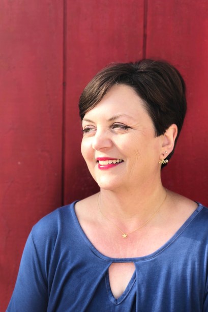 Lisa Brown Roberts color headshot